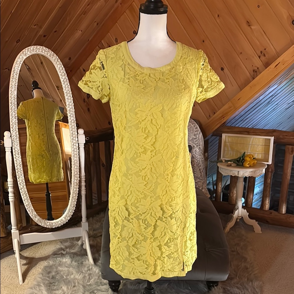 Donna Morgan Yellow Sheath Dress